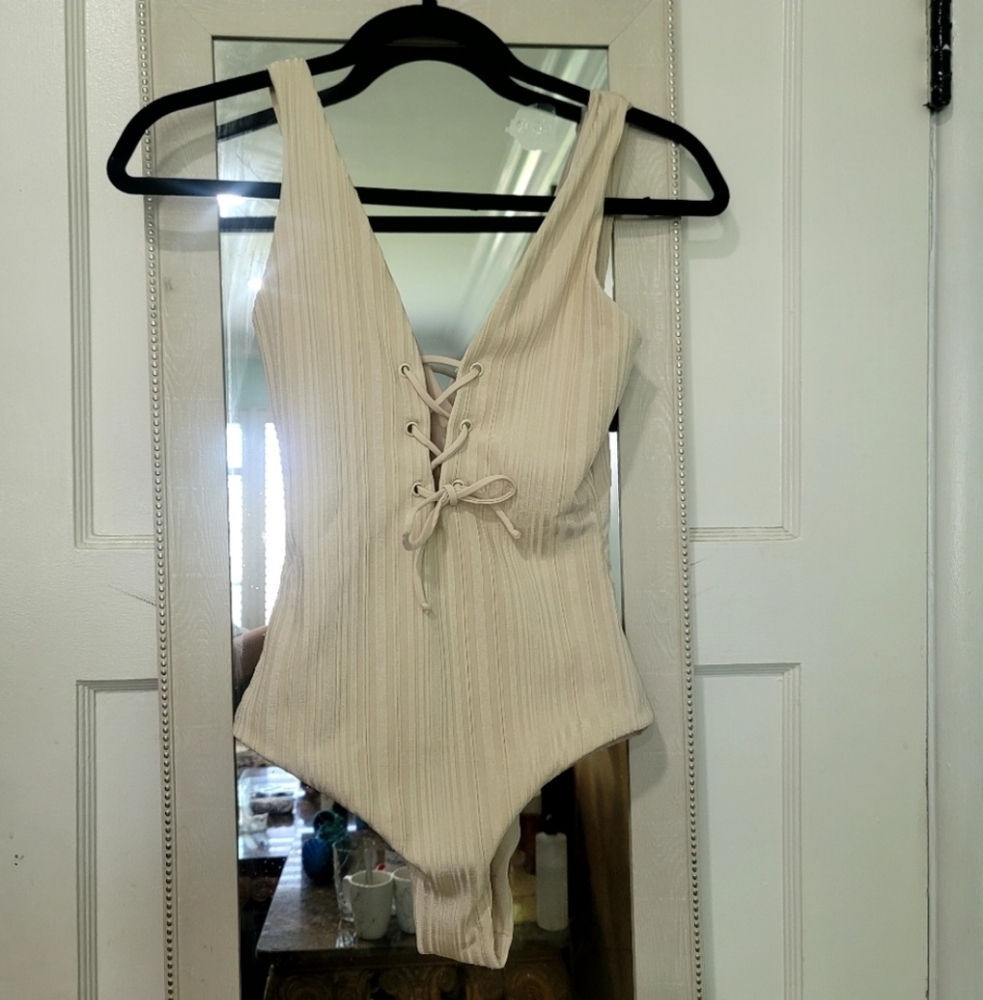 NEW TAVIK/REVOLVE Roan Slinky Ribbed One-Piece Swimsuit IN tapioca XS - Picture 8 of 16